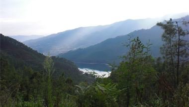 Blick auf den Stausee im Nationalpark Peneda-Geres