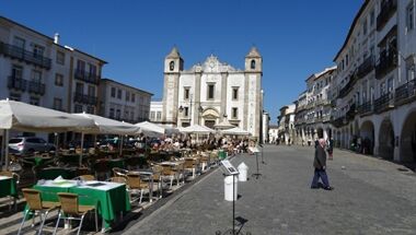 am Praca do Giraldo in Evora