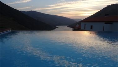 traumhafter Infinity-Pool des Hotels am Douro