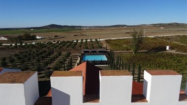 Blick vom Turm auf den Hotel-Pool